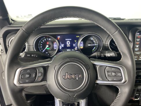 Used 2023 Jeep Wrangler Unlimited Sahara AWD/4WD image 19