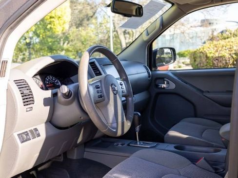 Used 2021 Nissan Frontier SV w/ Midnight Edition Floor Mats image 16