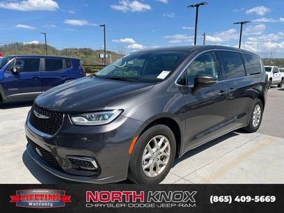 Used 2023 Chrysler Pacifica Touring-L