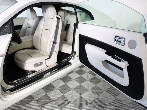 Used 2016 Rolls-Royce Wraith image 16