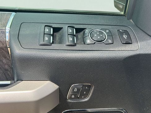 Used 2019 Ford F250 Lariat w/ Lariat Ultimate Package AWD/4WD image 9