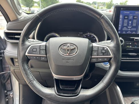 Used 2022 Toyota Highlander Limited AWD/4WD image 18