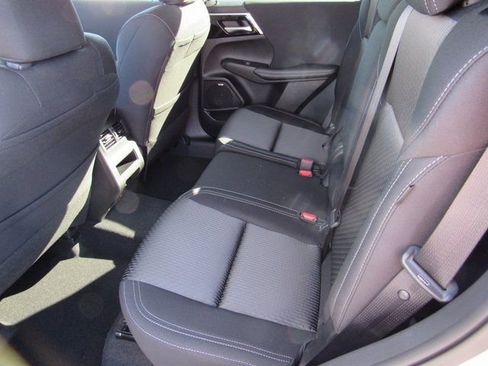 New 2026 Mitsubishi Outlander ES image 8