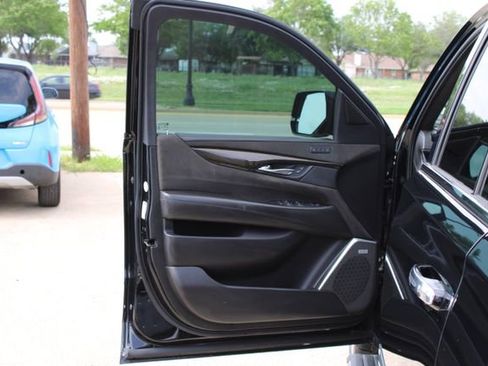 Used 2020 Cadillac Escalade ESV Platinum RWD image 14