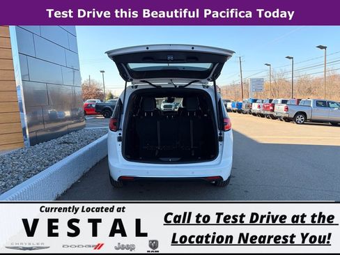 New 2026 Chrysler Pacifica Select image 9