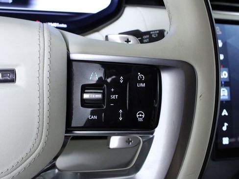 Used 2024 Land Rover Range Rover Long Wheelbase SE image 24