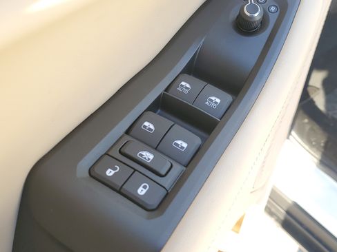 New 2025 Jeep Grand Cherokee Limited image 17