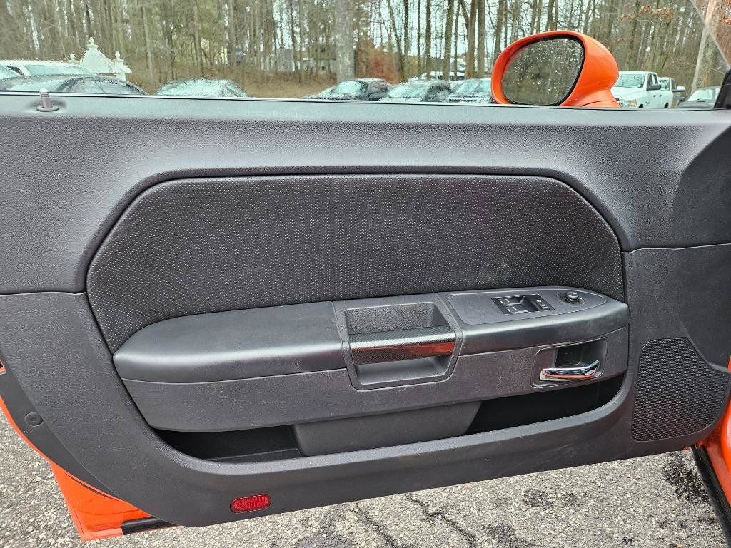 Used 2010 Dodge Challenger R/T RWD image 17