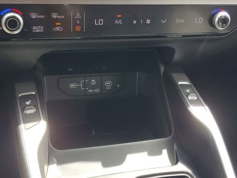 Used 2024 Kia Sorento S w/ Panoramic Sunroof Package FWD image 26