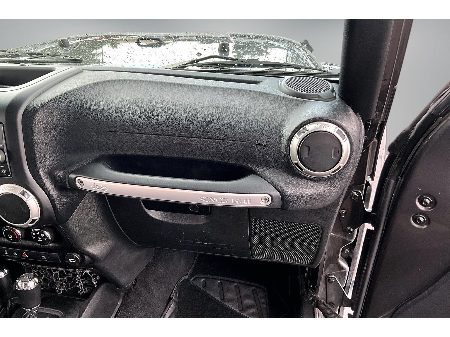 Used 2016 Jeep Wrangler Unlimited Sahara w/ Connectivity Group AWD/4WD image 25