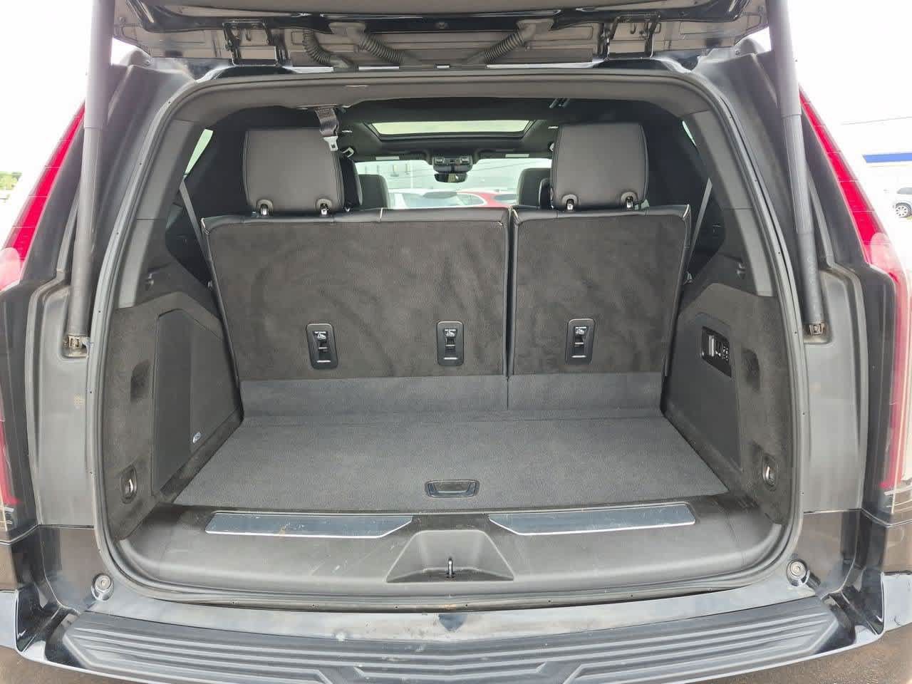 Used 2023 Cadillac Escalade Premium Luxury AWD/4WD image 38