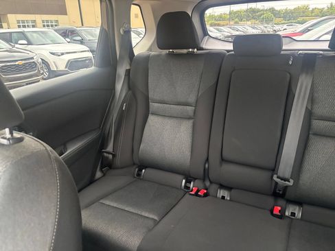 Used 2025 Nissan Rogue SV AWD/4WD image 40
