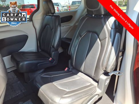 Used 2024 Chrysler Pacifica Touring-L FWD image 17