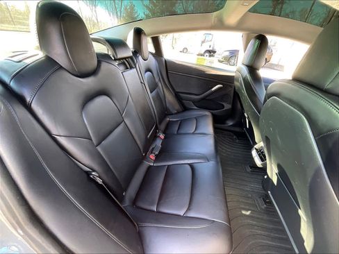 Used 2023 Tesla Model 3 Standard Range image 16