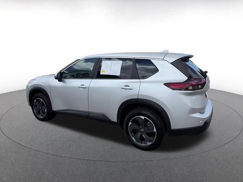 Used 2025 Nissan Rogue SV FWD image 8