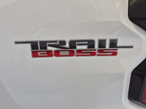 Used 2025 Chevrolet Colorado Trail Boss AWD/4WD image 37