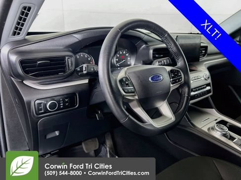 Used 2024 Ford Explorer XLT AWD/4WD image 3