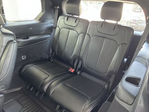 Used 2024 Jeep Grand Cherokee L Overland w/ Luxury Tech Group IV AWD/4WD image 32