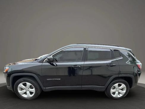 Used 2018 Jeep Compass Latitude w/ Popular Equipment Group AWD/4WD image 8