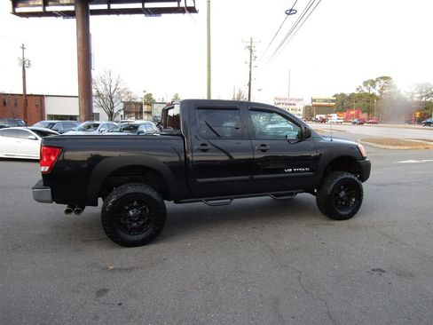 Used 2012 Nissan Titan SV w/ SV Value Truck Pkg image 11