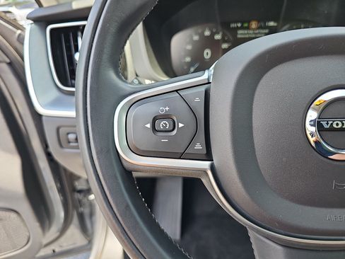 Used 2019 Volvo XC60 T6 Momentum w/ Multimedia Package AWD/4WD image 20