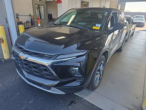 Used 2025 Chevrolet Blazer LT FWD image 2