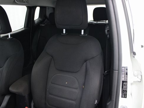 Used 2020 Jeep Renegade Latitude image 17