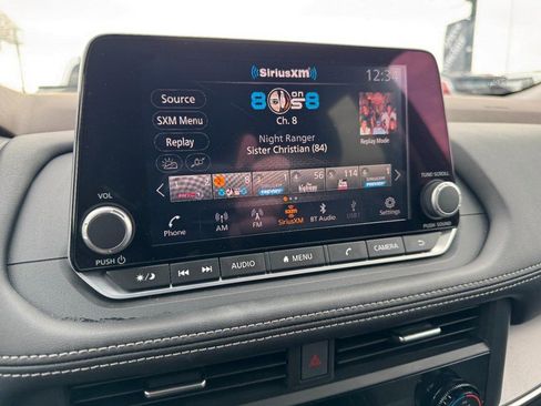 Used 2023 Nissan Rogue SV image 16