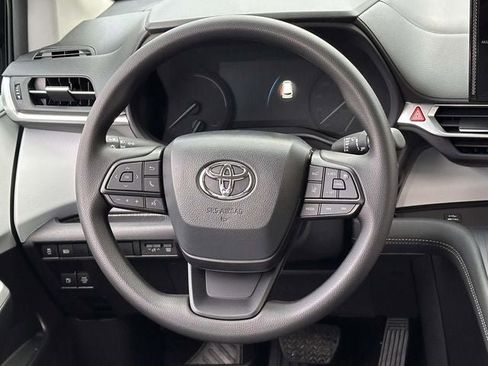 Used 2026 Toyota Sienna LE image 22
