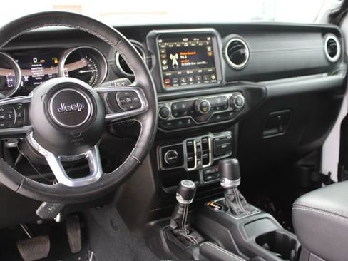 Used 2023 Jeep Wrangler Unlimited Sahara w/ Cold Weather Group AWD/4WD image 13