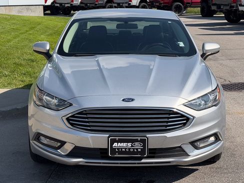 Used 2018 Ford Fusion SE w/ Equipment Group 201A FWD image 8
