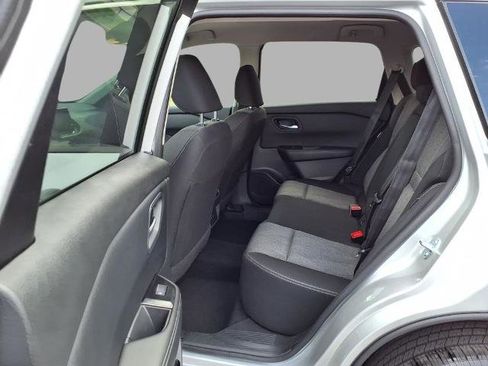 Certified 2025 Nissan Rogue SV FWD image 25