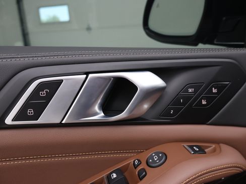 Used 2025 BMW X5 xDrive50e w/ Executive Package AWD/4WD image 46