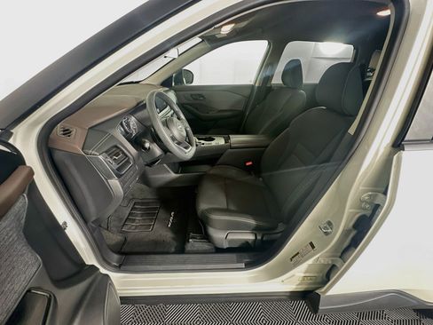 Used 2023 Nissan Rogue S FWD image 13