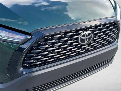 Used 2025 Toyota Corolla Cross LE FWD image 29