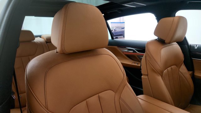 Used 2019 BMW 740i w/ M Sport Package RWD image 34