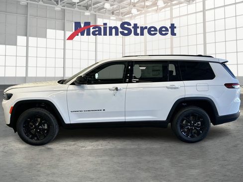 New 2026 Jeep Grand Cherokee L 4WD image 2