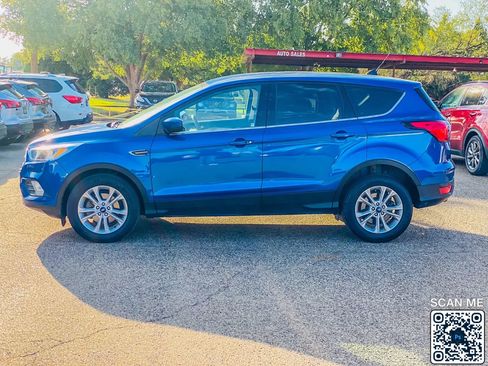 Used 2019 Ford Escape SE image 5