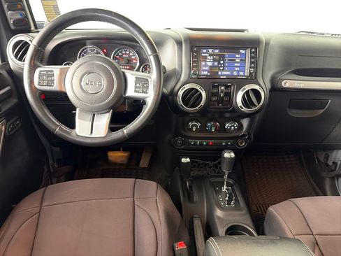 Used 2015 Jeep Wrangler Unlimited Rubicon AWD/4WD image 14