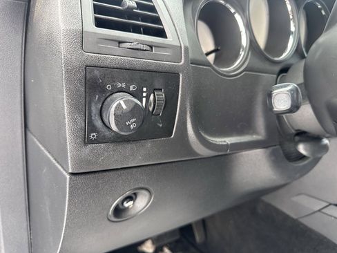 Used 2010 Dodge Challenger SE image 11