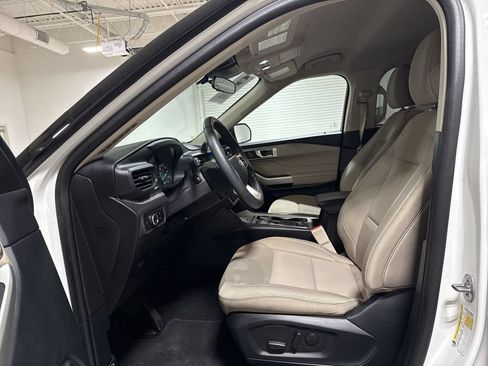 Used 2023 Ford Explorer XLT AWD/4WD image 19