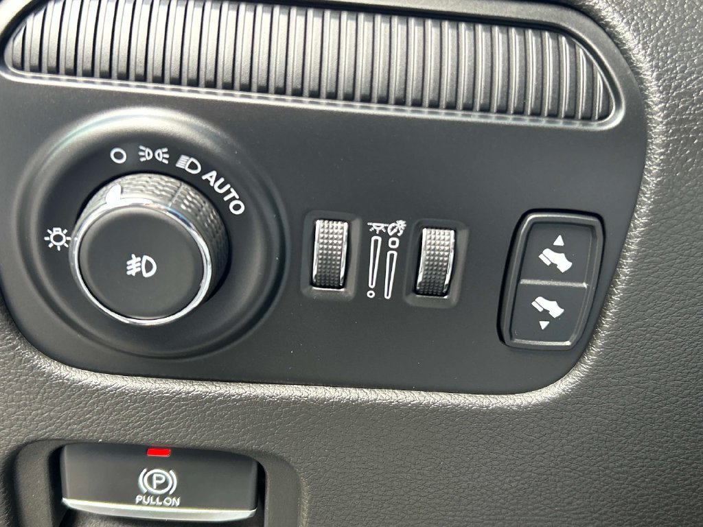 Used 2022 Jeep Wagoneer Series II AWD/4WD image 22