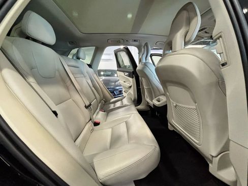 Used 2019 Volvo XC60 T5 Momentum w/ Premium Package image 16