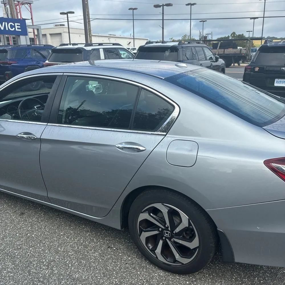 Used 2017 Honda Accord EX-L image 6