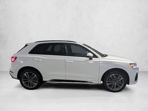Certified 2025 Audi Q3 2.0T Premium w/ Convenience Package image 4