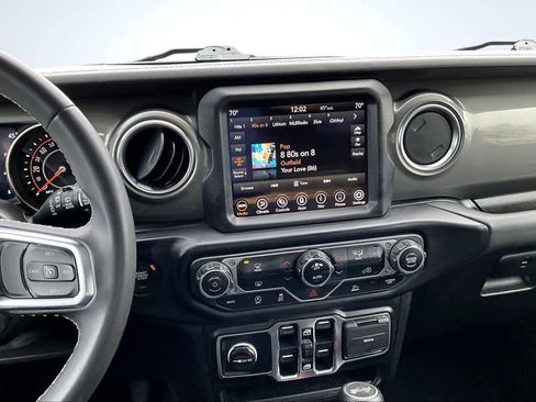 Used 2023 Jeep Wrangler Sahara image 16