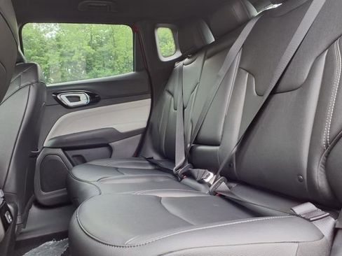 New 2025 Jeep Compass Limited w/ High Altitude Package image 10