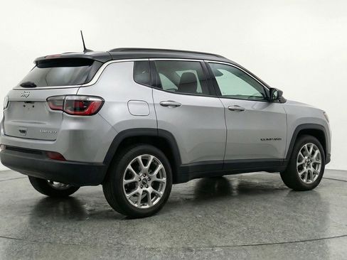 Used 2025 Jeep Compass Limited AWD/4WD image 9
