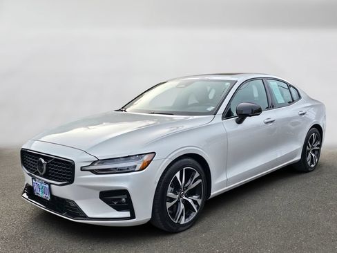 Used 2024 Volvo S60 B5 Plus FWD image 7