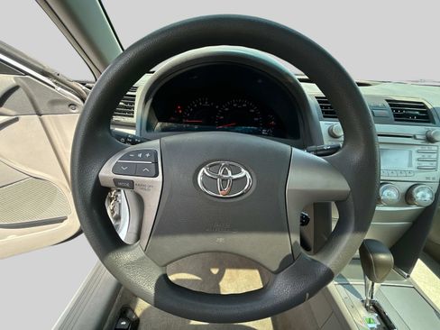 Used 2010 Toyota Camry LE image 25
